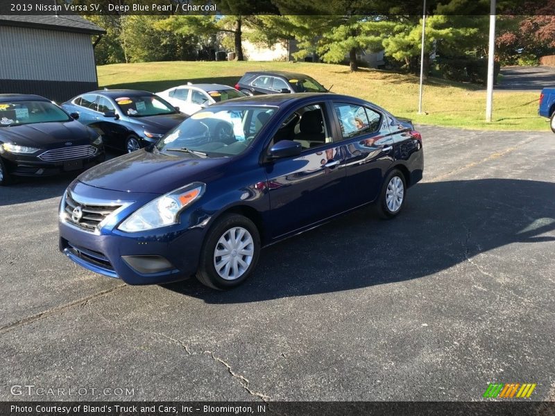 Deep Blue Pearl / Charcoal 2019 Nissan Versa SV