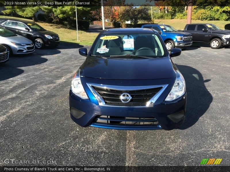 Deep Blue Pearl / Charcoal 2019 Nissan Versa SV