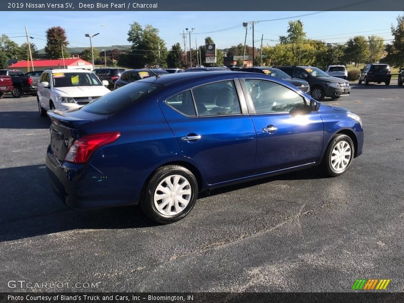 Deep Blue Pearl / Charcoal 2019 Nissan Versa SV