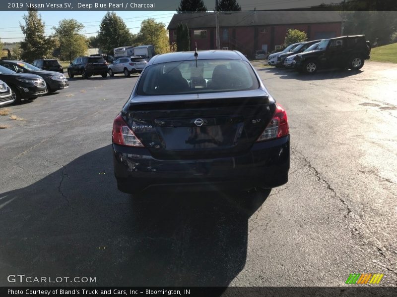 Deep Blue Pearl / Charcoal 2019 Nissan Versa SV