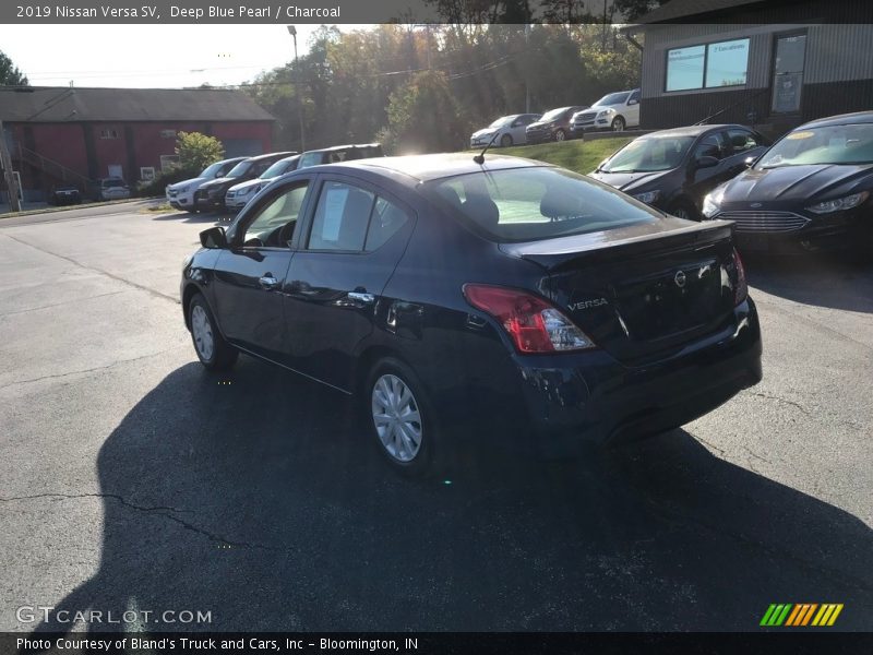 Deep Blue Pearl / Charcoal 2019 Nissan Versa SV
