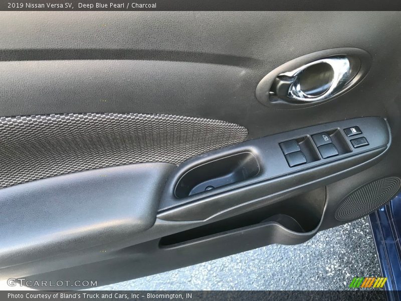 Deep Blue Pearl / Charcoal 2019 Nissan Versa SV