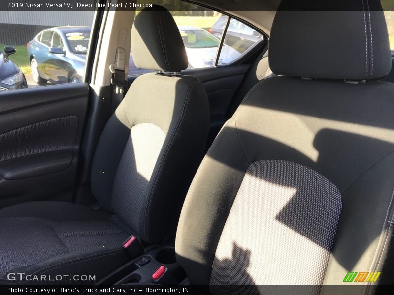 Deep Blue Pearl / Charcoal 2019 Nissan Versa SV