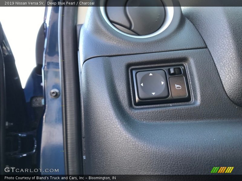 Deep Blue Pearl / Charcoal 2019 Nissan Versa SV