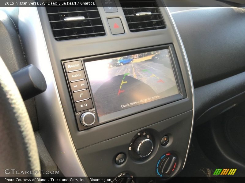 Deep Blue Pearl / Charcoal 2019 Nissan Versa SV