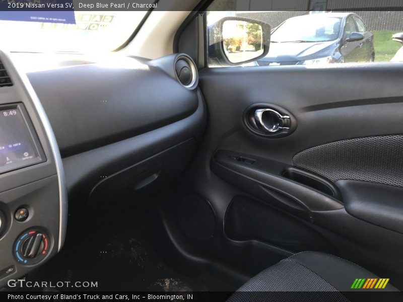 Deep Blue Pearl / Charcoal 2019 Nissan Versa SV