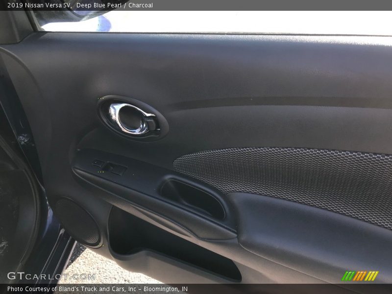 Deep Blue Pearl / Charcoal 2019 Nissan Versa SV