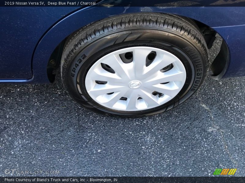 Deep Blue Pearl / Charcoal 2019 Nissan Versa SV
