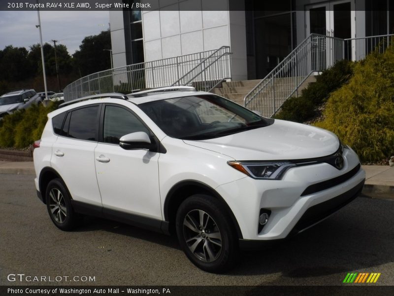 Super White / Black 2018 Toyota RAV4 XLE AWD