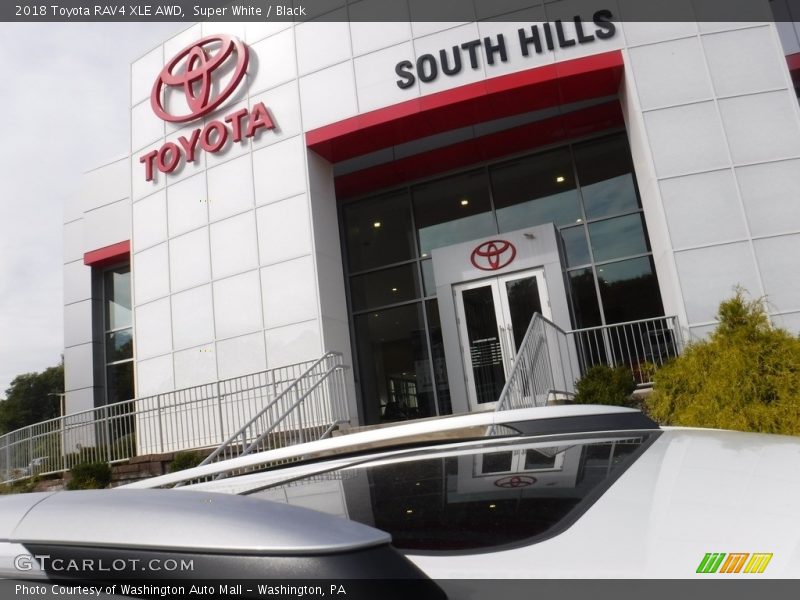 Super White / Black 2018 Toyota RAV4 XLE AWD