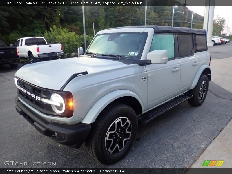 Front 3/4 View of 2022 Bronco Outer Banks 4x4 4-Door