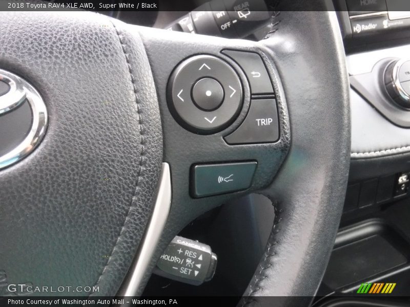 Super White / Black 2018 Toyota RAV4 XLE AWD