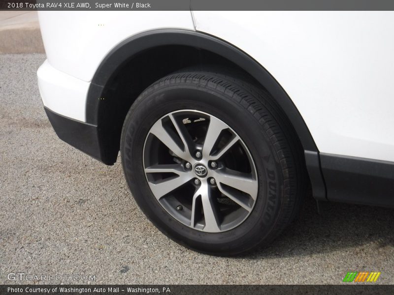 Super White / Black 2018 Toyota RAV4 XLE AWD
