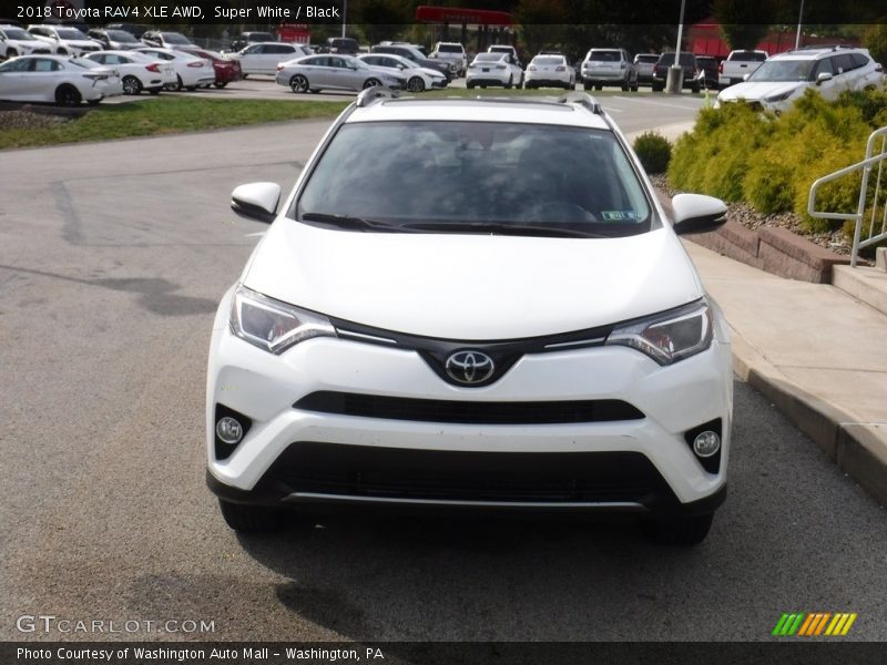 Super White / Black 2018 Toyota RAV4 XLE AWD