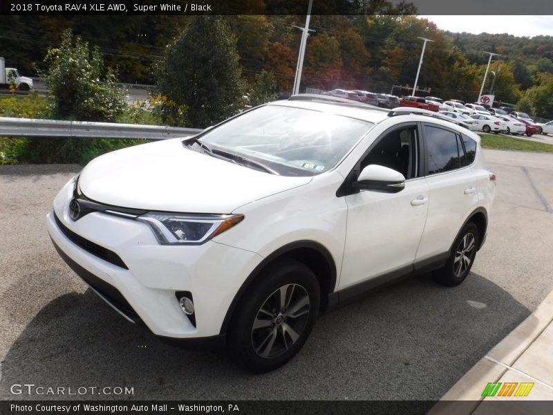 Super White / Black 2018 Toyota RAV4 XLE AWD