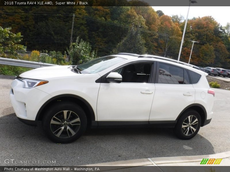 Super White / Black 2018 Toyota RAV4 XLE AWD