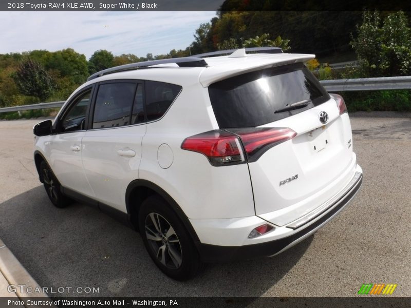 Super White / Black 2018 Toyota RAV4 XLE AWD
