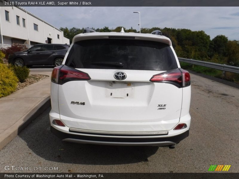 Super White / Black 2018 Toyota RAV4 XLE AWD
