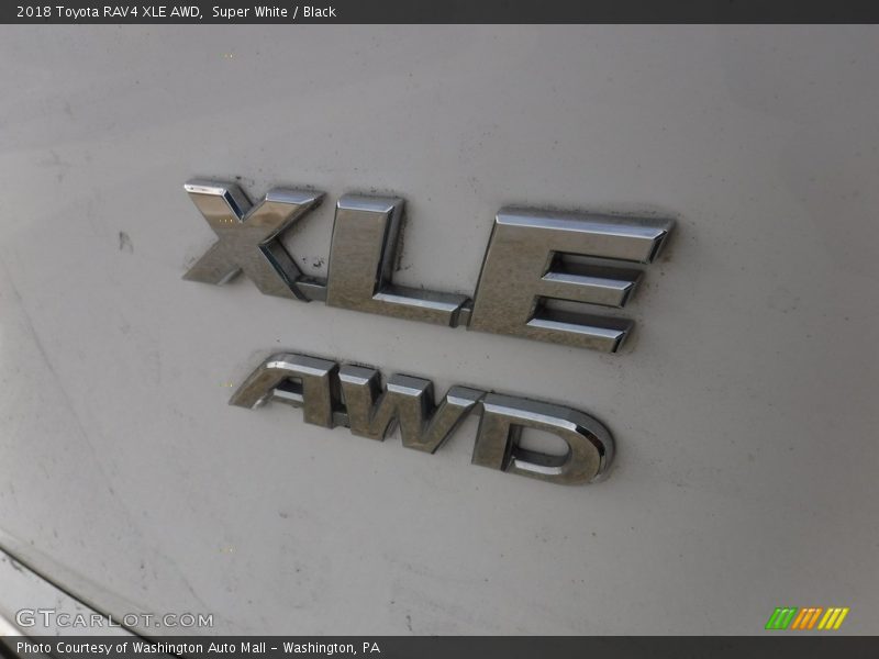 Super White / Black 2018 Toyota RAV4 XLE AWD