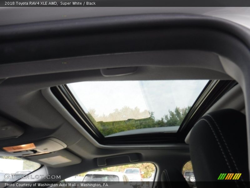 Super White / Black 2018 Toyota RAV4 XLE AWD