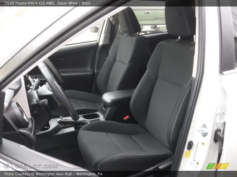 Super White / Black 2018 Toyota RAV4 XLE AWD