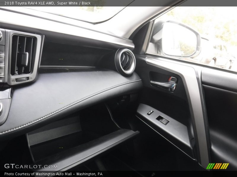 Super White / Black 2018 Toyota RAV4 XLE AWD