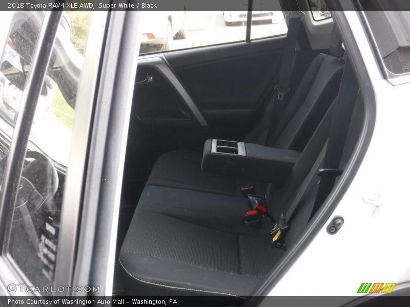 Super White / Black 2018 Toyota RAV4 XLE AWD