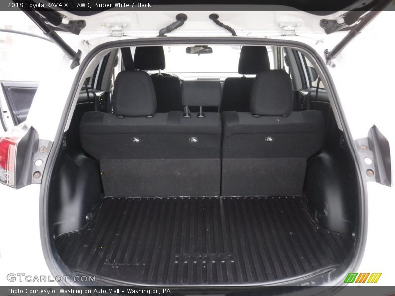 Super White / Black 2018 Toyota RAV4 XLE AWD