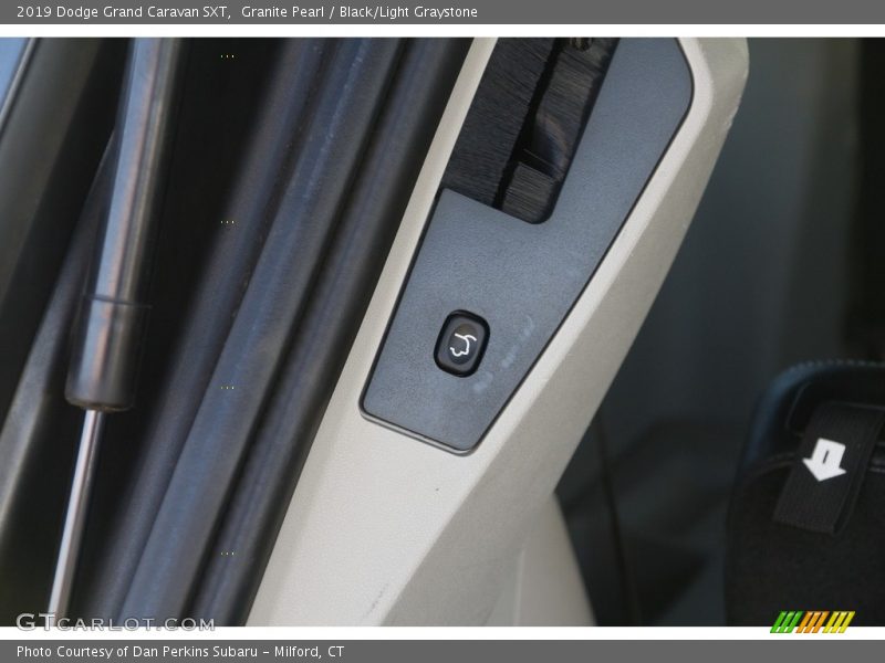 Granite Pearl / Black/Light Graystone 2019 Dodge Grand Caravan SXT