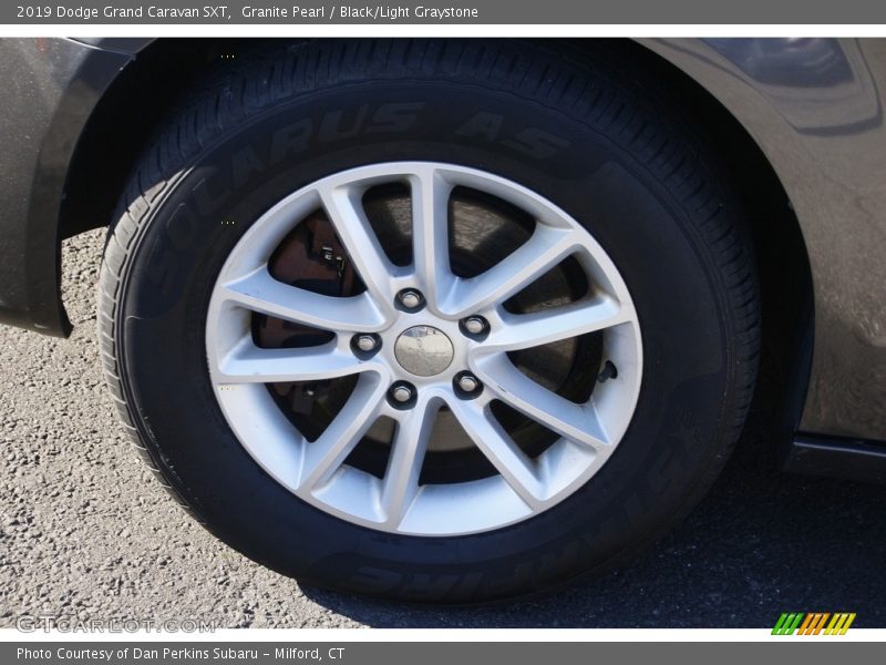 Granite Pearl / Black/Light Graystone 2019 Dodge Grand Caravan SXT