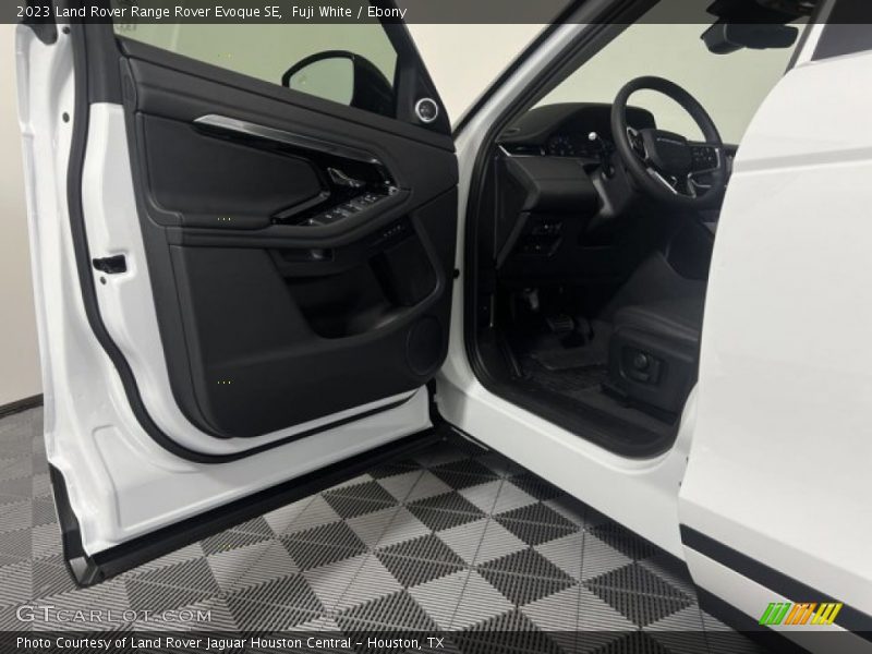 Fuji White / Ebony 2023 Land Rover Range Rover Evoque SE