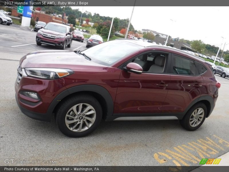 Ruby Wine / Beige 2017 Hyundai Tucson SE AWD