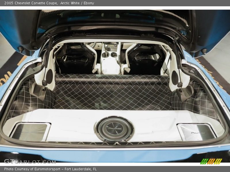 Arctic White / Ebony 2005 Chevrolet Corvette Coupe