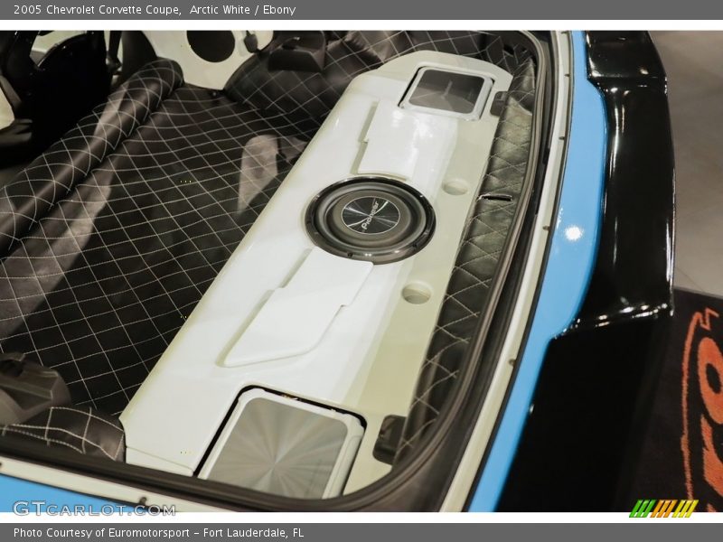 Arctic White / Ebony 2005 Chevrolet Corvette Coupe