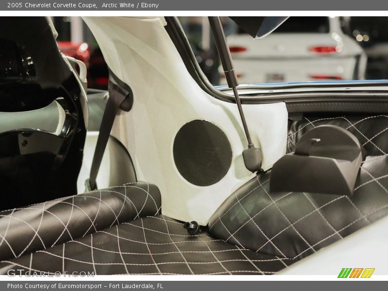 Arctic White / Ebony 2005 Chevrolet Corvette Coupe