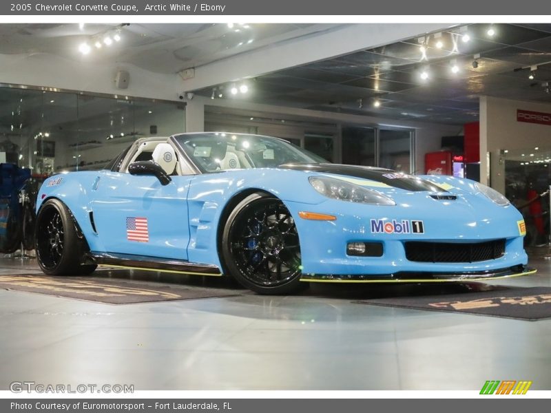 Arctic White / Ebony 2005 Chevrolet Corvette Coupe