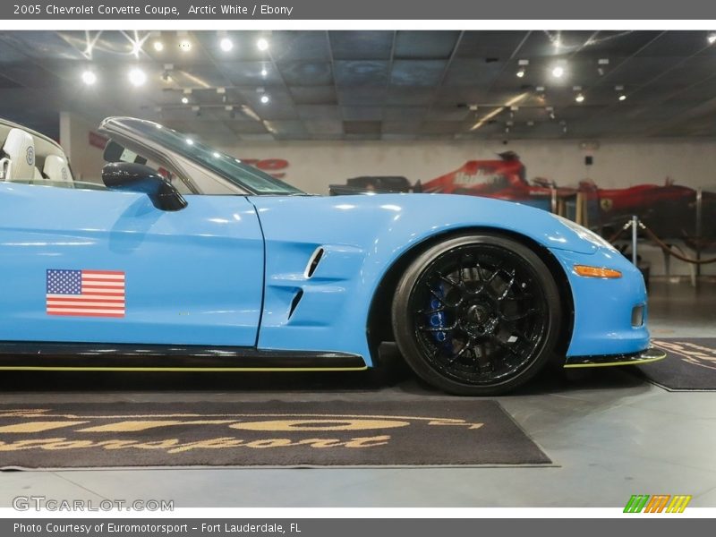Arctic White / Ebony 2005 Chevrolet Corvette Coupe