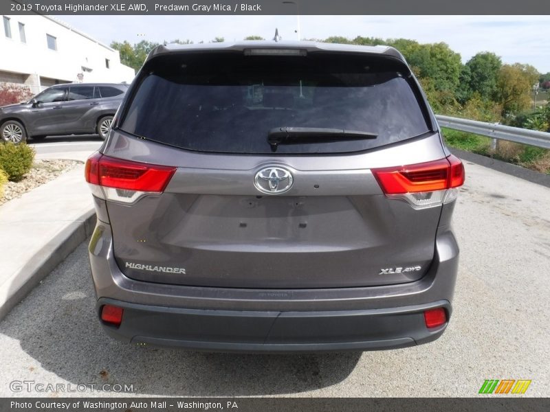 Predawn Gray Mica / Black 2019 Toyota Highlander XLE AWD