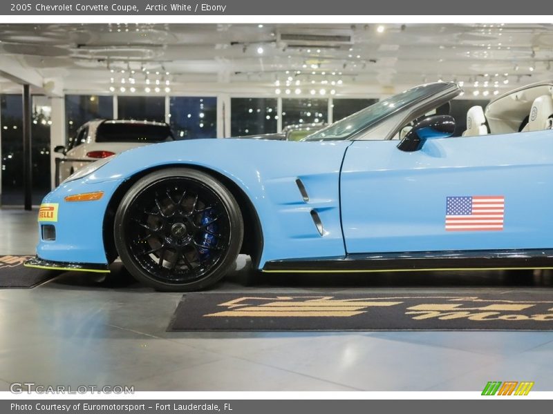 Arctic White / Ebony 2005 Chevrolet Corvette Coupe