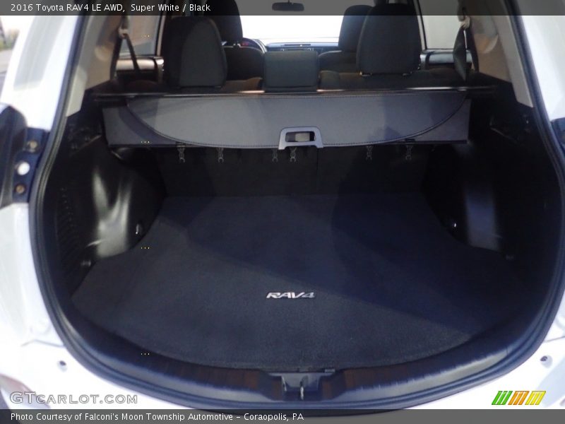 Super White / Black 2016 Toyota RAV4 LE AWD