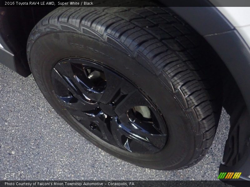 Super White / Black 2016 Toyota RAV4 LE AWD