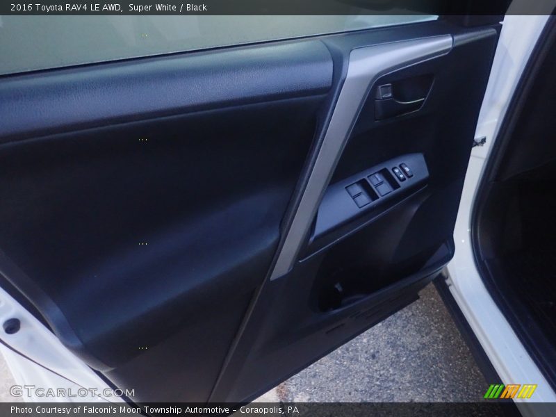 Super White / Black 2016 Toyota RAV4 LE AWD