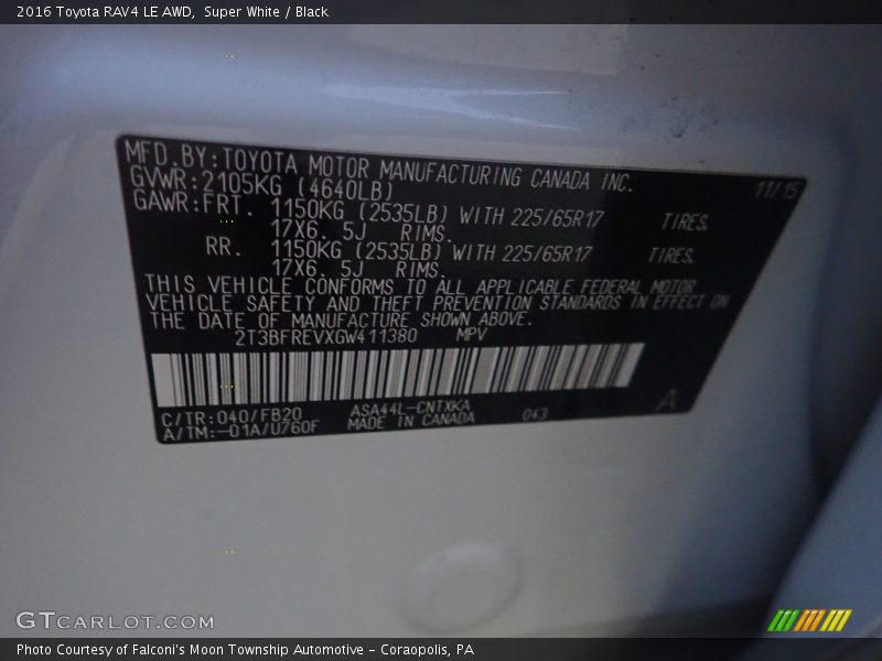 Super White / Black 2016 Toyota RAV4 LE AWD