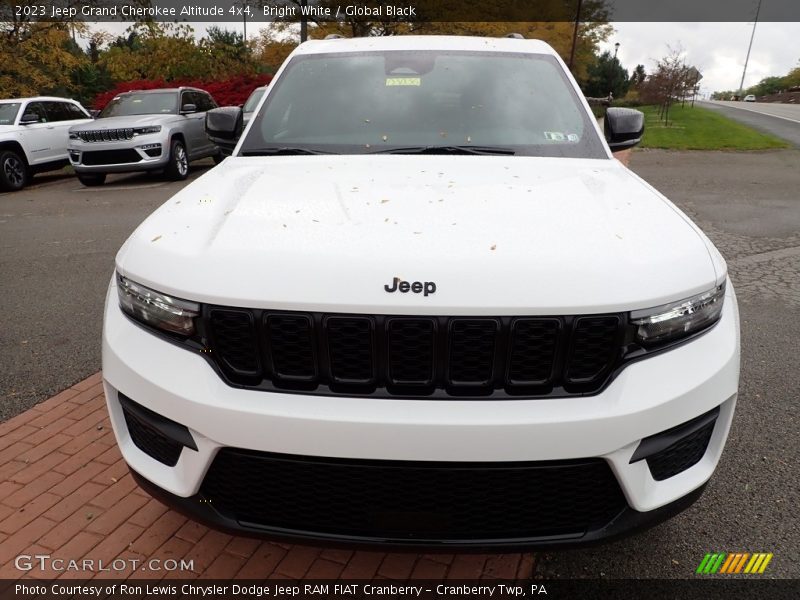 Bright White / Global Black 2023 Jeep Grand Cherokee Altitude 4x4