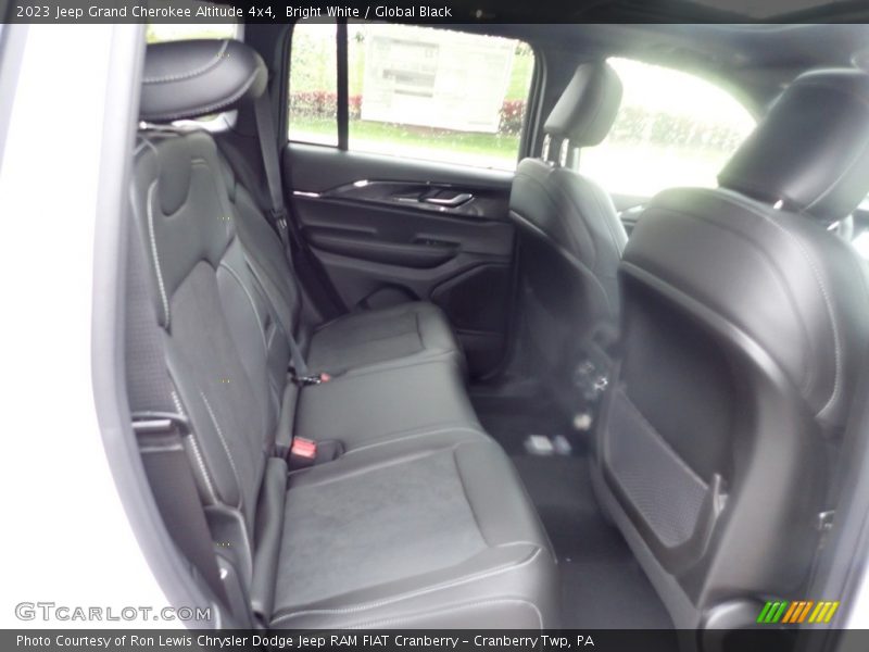Bright White / Global Black 2023 Jeep Grand Cherokee Altitude 4x4