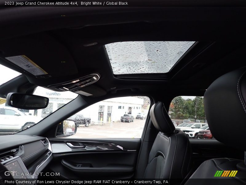 Bright White / Global Black 2023 Jeep Grand Cherokee Altitude 4x4