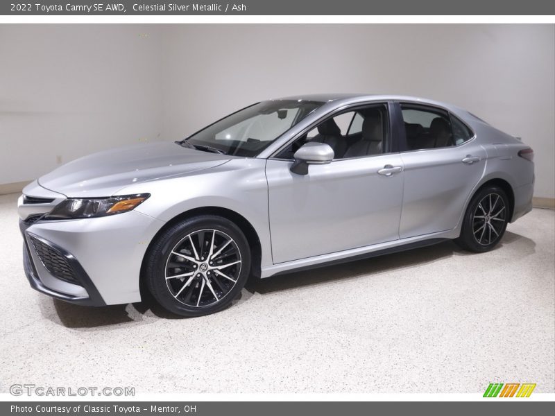 Front 3/4 View of 2022 Camry SE AWD