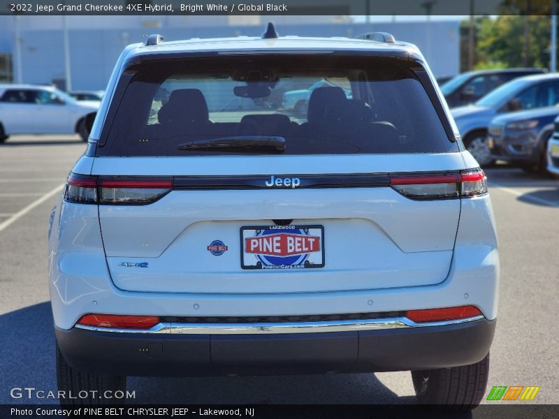 Bright White / Global Black 2022 Jeep Grand Cherokee 4XE Hybrid