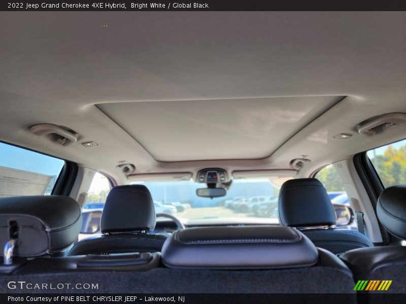 Bright White / Global Black 2022 Jeep Grand Cherokee 4XE Hybrid
