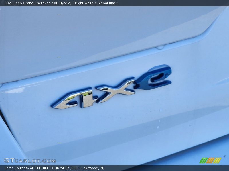 Bright White / Global Black 2022 Jeep Grand Cherokee 4XE Hybrid